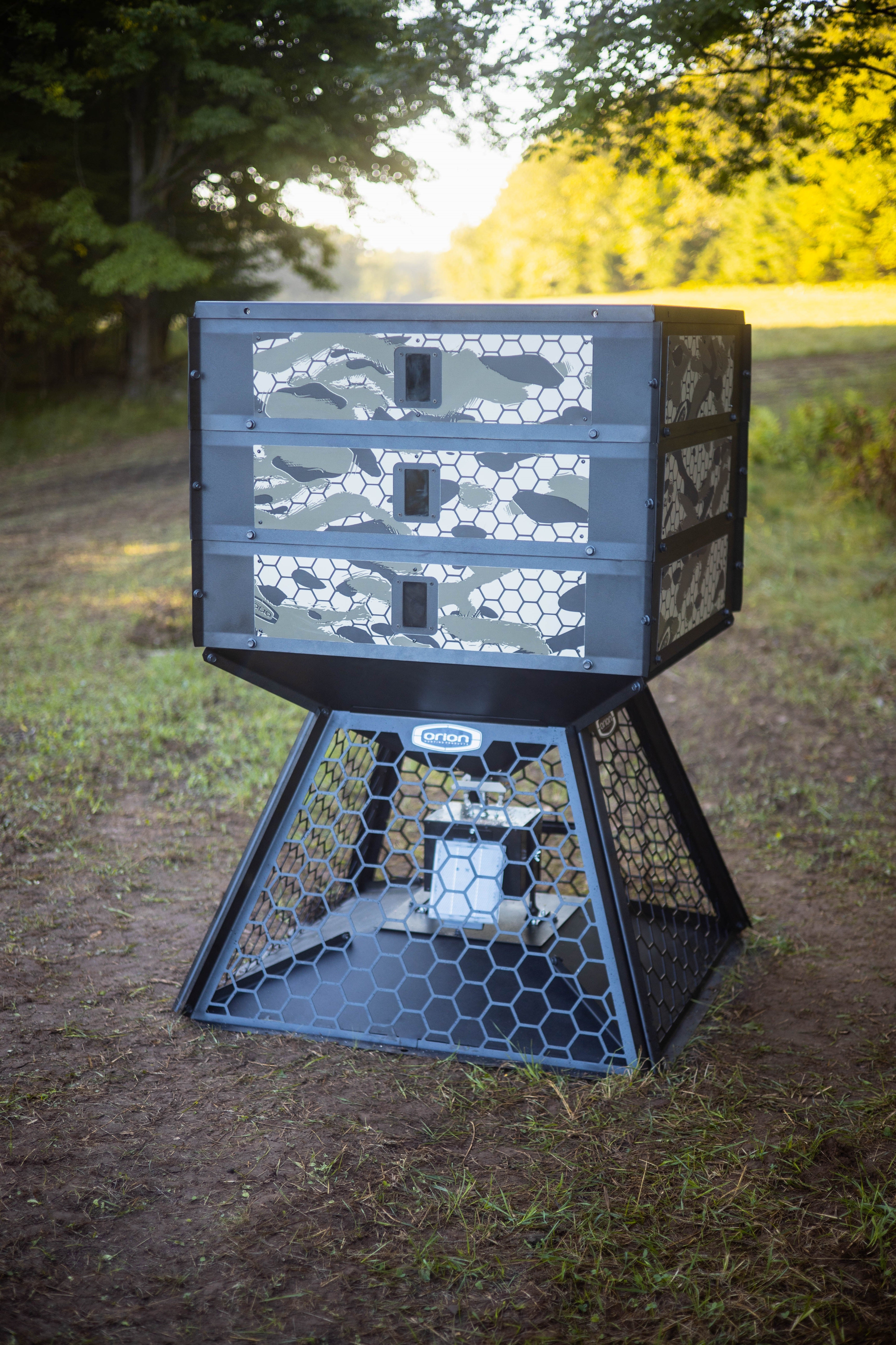 450lbs - Orion Modular Stand and Fill Deer Feeder