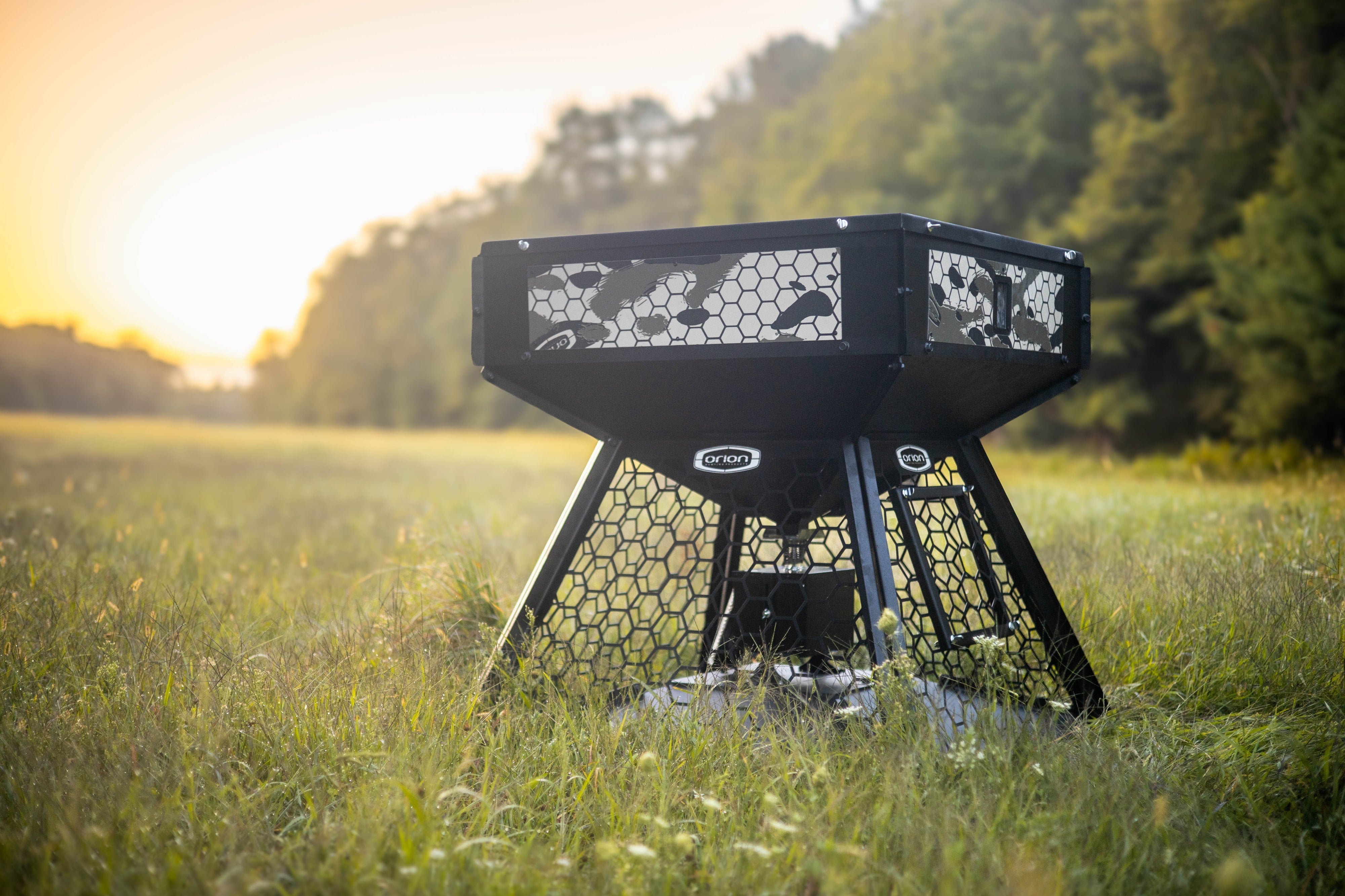 750lbs - Orion Modular Stand and Fill Deer Feeder