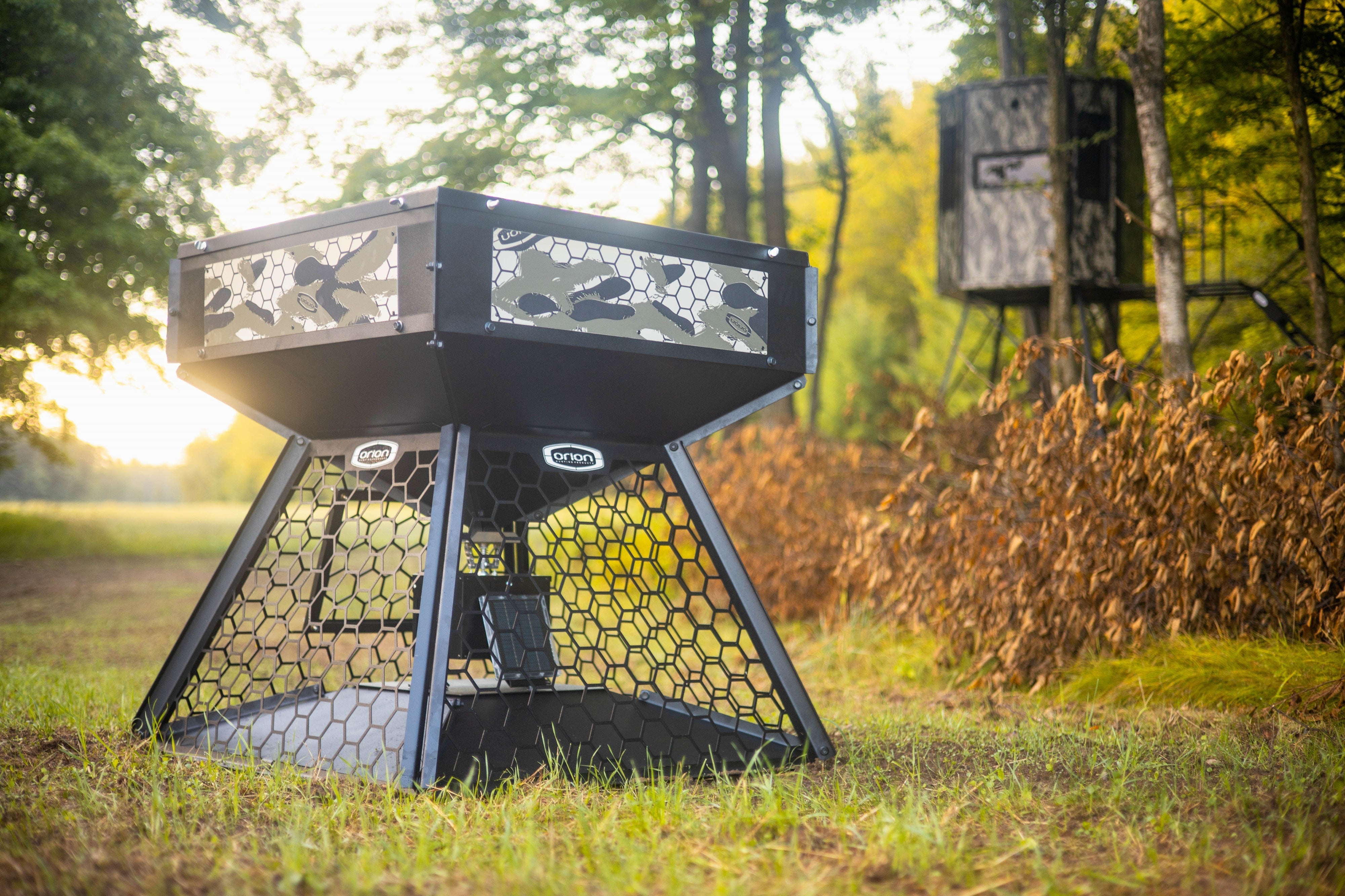 1050lbs - Orion Modular Stand and Fill Deer Feeder